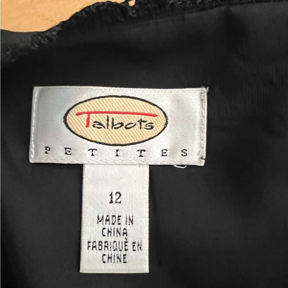 Talbots Dress Black Crepe Short Sleeved Dress Embroidered V-Neckline Sleeves 12P - Picture 11 of 14